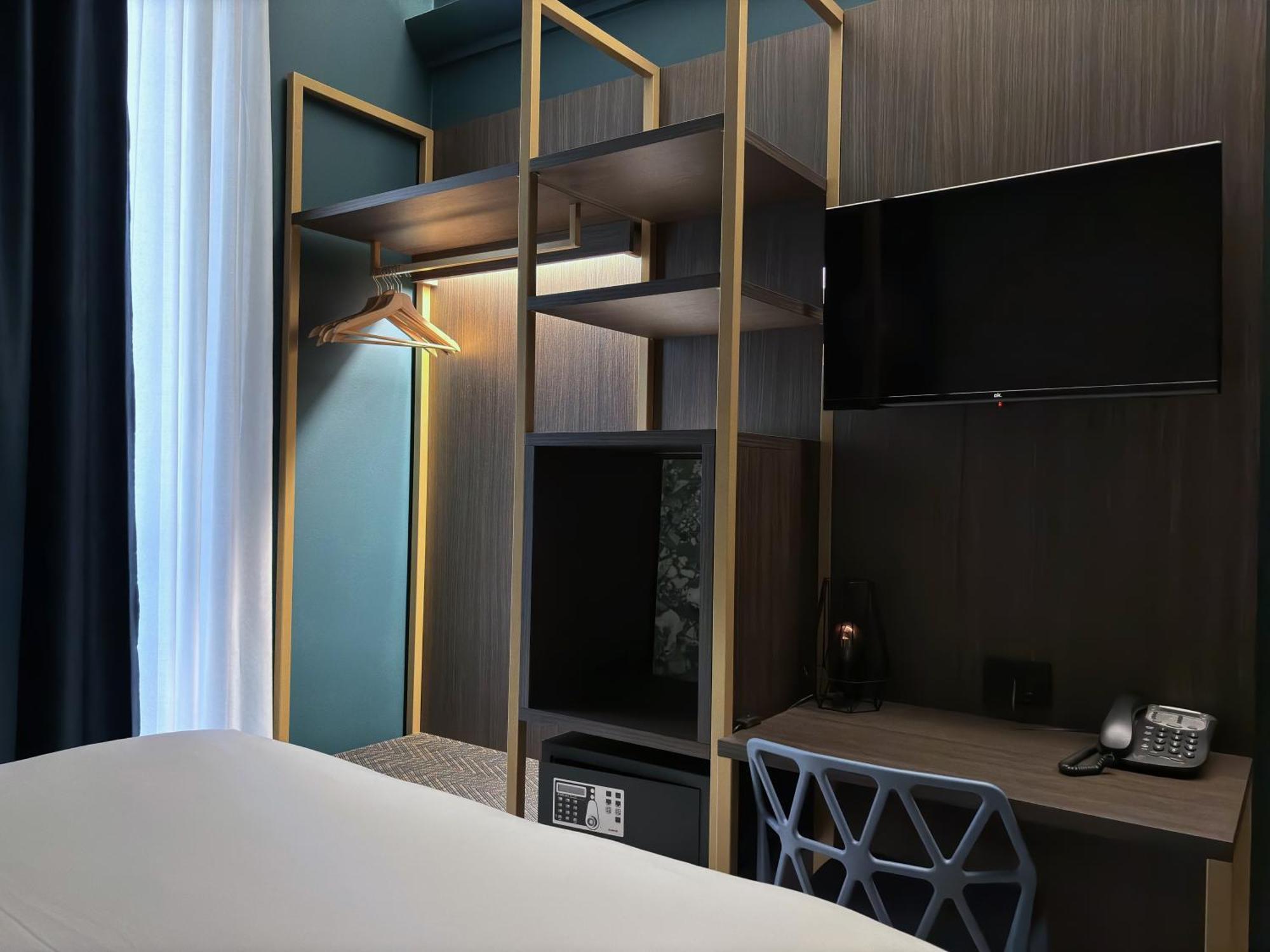 Av Hotel Milano Экстерьер фото